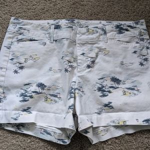 EUC Old Navy Pixie Chino Beach House Shorts, size 4